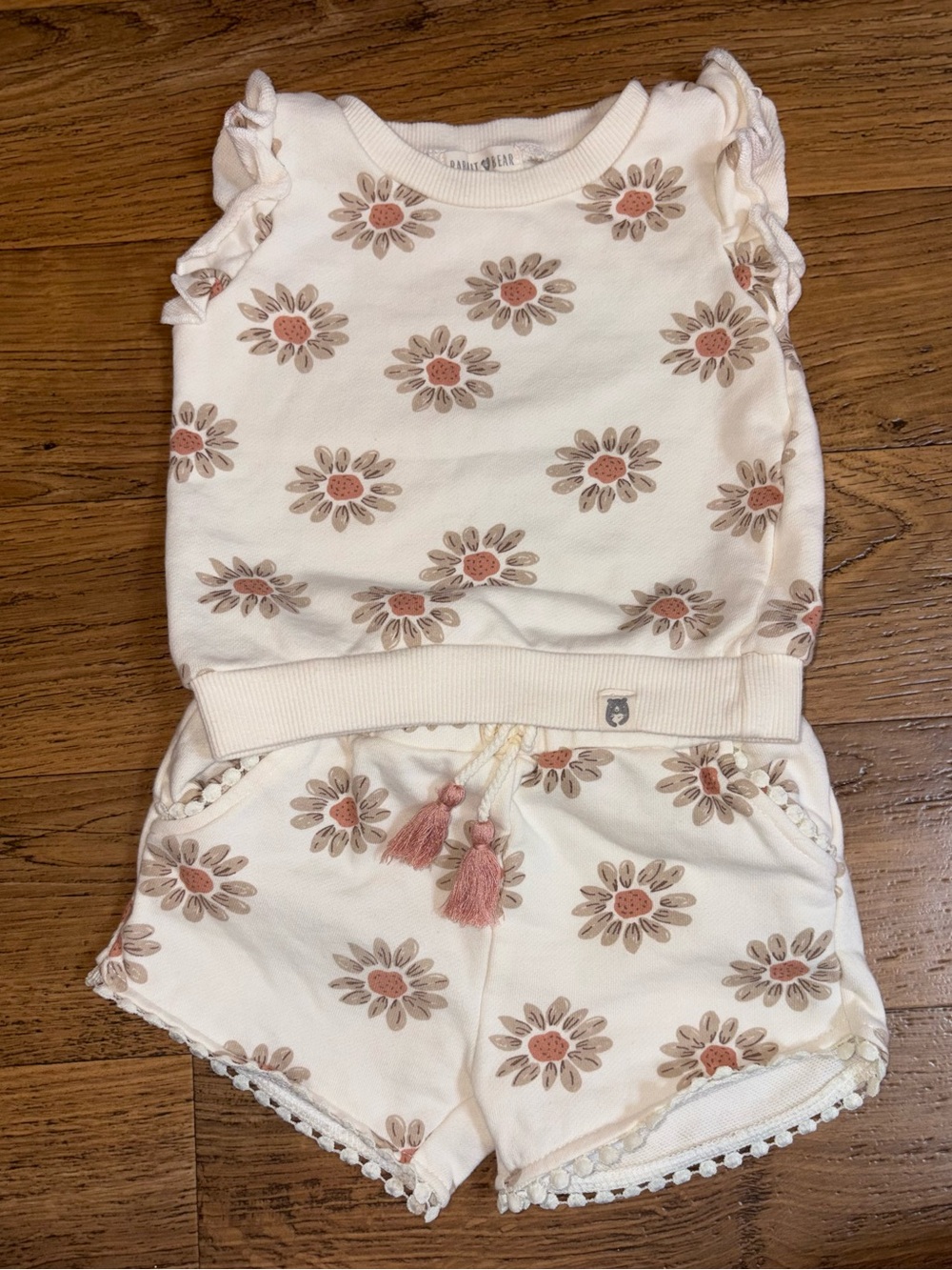 Rabbit + Bear Girls Cream Daisy Print Tank & Shorts Set 2T